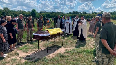 Загинули на Донеччині, одного вважали зниклим безвісти: на Чернігівщині попрощалися з Сергієм Яреськом та Ігорем Сорокою Загинули на Донеччині, одного вважали зниклим безвісти: на Чернігівщині попрощалися з Сергієм Яреськом та Ігорем Сорокою