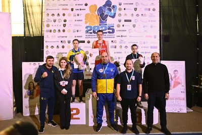 Черкаські боксери привезли дев'ять нагород із чемпіонату України Черкаські боксери привезли дев'ять нагород із чемпіонату України