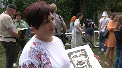 "Це наша боротьба також": до Чернігова приїхав французький художник Педро, який підтримує Україну й пише про неї картини "Це наша боротьба також": до Чернігова приїхав французький художник Педро, який підтримує Україну й пише про неї картини