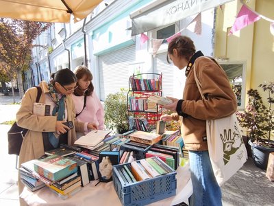 У Житомирі провели благодійний книжковий ярмарок на підтримку безпритульних тварин У Житомирі провели благодійний книжковий ярмарок на підтримку безпритульних тварин