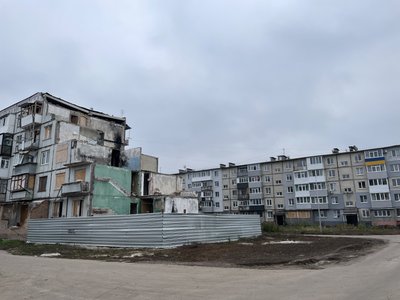 У Полтаві шукатимуть підрядника для демонтажу частини будинку, у який у лютому влучила ракета РФ