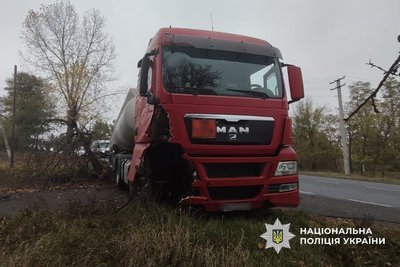Зіткнулися дві вантажівки: у поліції розповіли подробиці ДТП на Черкащині Зіткнулися дві вантажівки: у поліції розповіли подробиці ДТП на Черкащині