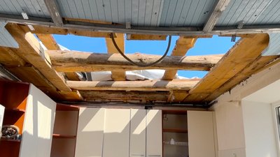 "Самотужки нічого не зробимо": у Світловодську відновлюють будинки після російського обстрілу "Самотужки нічого не зробимо": у Світловодську відновлюють будинки після російського обстрілу