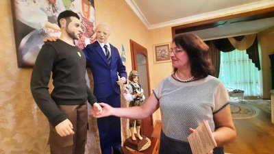 Майстриня з Кропивницького понад 10 років виготовляє інтер’єрних ляльок з полімерної глини Майстриня з Кропивницького понад 10 років виготовляє інтер’єрних ляльок з полімерної глини