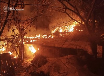 Смертельна пожежа у селі на Житомирщині — тіла загиблих чоловіків знайшли рятувальники Смертельна пожежа у селі на Житомирщині — тіла загиблих чоловіків знайшли рятувальники