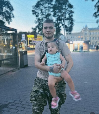 "У мене кров фонтанчиком пішла": історія 20-річного військового з фронту "У мене кров фонтанчиком пішла": історія 20-річного військового з фронту