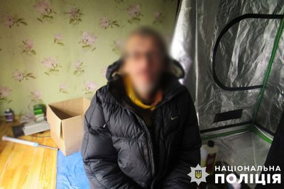 Приїхали на інший виклик: поліцейські випадково виявили теплицю з коноплями в Києві Приїхали на інший виклик: поліцейські випадково виявили теплицю з коноплями в Києві