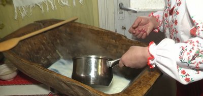 Паска за давнім рецептом: у селі Криничани на Хмельниччині великодню випічку роблять, дотримуючись давніх традицій