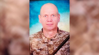 На Чернігівщині поховали бійців Івана Данильчука та Дмитра Чайку, які загинули в боях на Сході На Чернігівщині поховали бійців Івана Данильчука та Дмитра Чайку, які загинули в боях на Сході