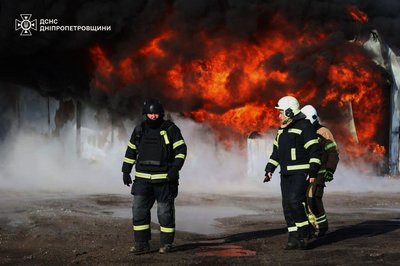 Обледенілий шолом: історія фото рятувальника з Полтавщини Обледенілий шолом: історія фото рятувальника з Полтавщини