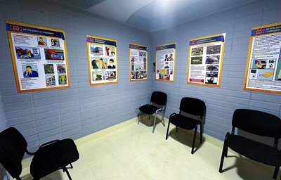 На столичній Оболоні громадську вбиральню в переході перетворили на укриття На столичній Оболоні громадську вбиральню в переході перетворили на укриття