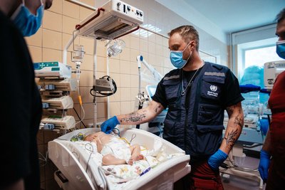 Атака на "Охматдит": вісім пацієнтів прилетіли на лікування до Німеччини