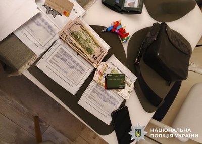 Обікрали інтернет-магазин на понад 700 тис. грн: на Київщині викрили міжрегіональну групу шахраїв Обікрали інтернет-магазин на понад 700 тис. грн: на Київщині викрили міжрегіональну групу шахраїв