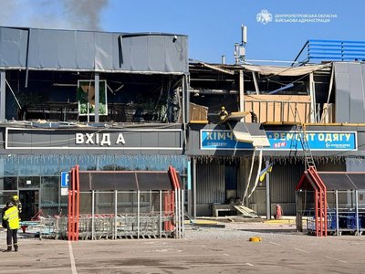 Війська РФ вдарили по Дніпру та району: загинула людина, сталася пожежа у ТЦ Війська РФ вдарили по Дніпру та району: загинула людина, сталася пожежа у ТЦ
