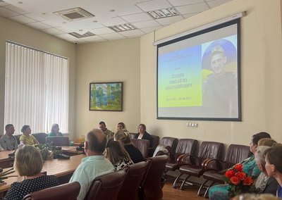 Нагородили після загибелі: в Житомирі рідним полеглих воїнів вручили державні ордени Нагородили після загибелі: в Житомирі рідним полеглих воїнів вручили державні ордени