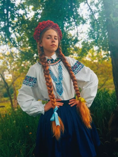 16-річна студентка Житомирського фахового музичного коледжу Софія Кучинська має довжину волосся 106 сантиметрів 16-річна студентка Житомирського фахового музичного коледжу Софія Кучинська має довжину волосся 106 сантиметрів