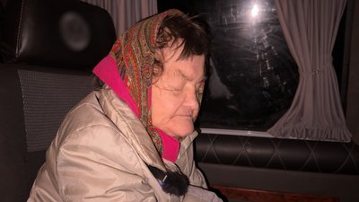 "Допомогла негода": як із прикордоння Чернігівщини евакуйовували маломобільну жінку "Допомогла негода": як із прикордоння Чернігівщини евакуйовували маломобільну жінку