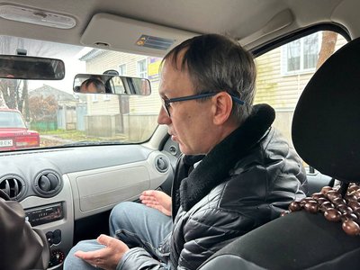 "Я олдскульний чувак" : інструктор Глухівської автошколи розповів про 15 років вчителювання "Я олдскульний чувак" : інструктор Глухівської автошколи розповів про 15 років вчителювання