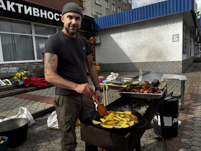 Благодійний ярмарок, Бурштин, Франківщина, ветеран Руслан Маринович Благодійний ярмарок, Бурштин, Франківщина, ветеран Руслан Маринович