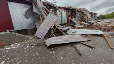 В Олевську комісія обстежила пошкоджений після атаки РФ бізнес: збитки можуть сягати мільйонів В Олевську комісія обстежила пошкоджений після атаки РФ бізнес: збитки можуть сягати мільйонів