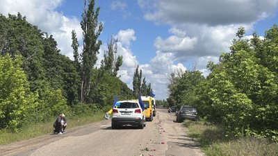 Траурний кортеж прямує у напрямку кладовща Траурний кортеж прямує у напрямку кладовща