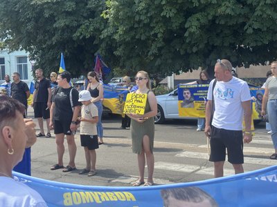 Люди під час акції-нагадування у Вознесенську, 21 червня 2026 року