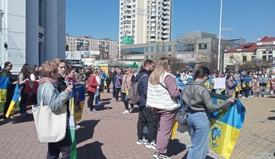 До акції "Поверніть Героїв з полону" долучилися майже 200 рідних полонених і безвісти зниклих захисників України До акції "Поверніть Героїв з полону" долучилися майже 200 рідних полонених і безвісти зниклих захисників України
