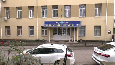 Суд у справі вбивства рівнянки: обвинувачені отримали по 15 років, але залишаються на волі Суд у справі вбивства рівнянки: обвинувачені отримали по 15 років, але залишаються на волі