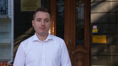 Підозрюють у розтраті через продаж плазми: керівник станції крові не з'явився на суд Підозрюють у розтраті через продаж плазми: керівник станції крові не з'явився на суд