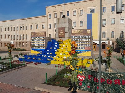 У Кропивницькому вшанували загиблих захисників України У Кропивницькому вшанували загиблих захисників України