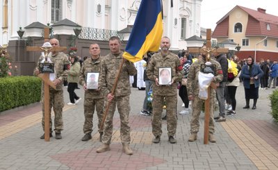 У Луцьку попрощалися з загиблими на Донеччині Іваном Литвіним і Олександром Чируком У Луцьку попрощалися з загиблими на Донеччині Іваном Литвіним і Олександром Чируком