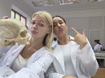 "Їду в автобусі — проходжу тести". Історія дівчат-близнят, які здали НМТ на 200 балів "Їду в автобусі — проходжу тести". Історія дівчат-близнят, які здали НМТ на 200 балів