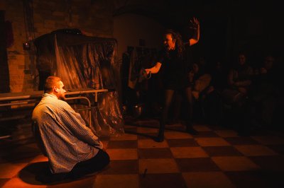 "Я щаслива, що цей досвід зі мною стався": Марися Нікітюк про свою першу виставу "Свято мерців" "Я щаслива, що цей досвід зі мною стався": Марися Нікітюк про свою першу виставу "Свято мерців"