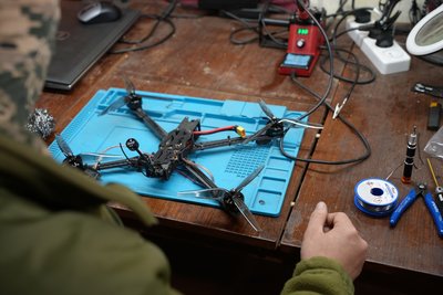 FPV-дрони військовослужбовці 24-ї окремої механізованої бригади імені Короля Данила майстерня Донецька область FPV-дрони військовослужбовці 24-ї окремої механізованої бригади імені Короля Данила майстерня Донецька область