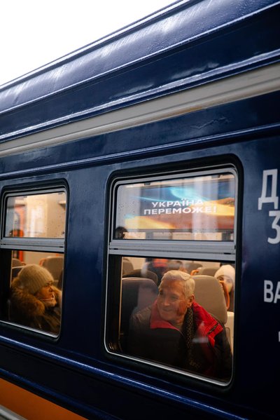 "Укрзалізниця" запустила оновлений після ремонту дизель-поїзд "Коростень — Вінниця" "Укрзалізниця" запустила оновлений після ремонту дизель-поїзд "Коростень — Вінниця"