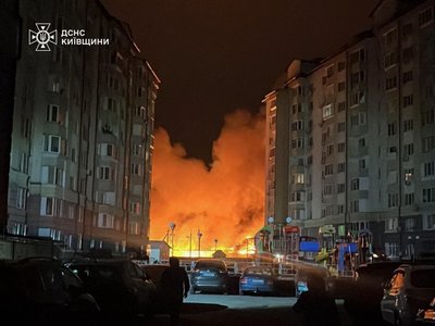 Наслідки обстрілів Київщини: пошкоджений фастівський вокзал, є поранені Наслідки обстрілів Київщини: пошкоджений фастівський вокзал, є поранені