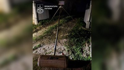 Технічне обладнання, яке вилучили поблизу села Опришени Чернівецької області Технічне обладнання, яке вилучили поблизу села Опришени Чернівецької області