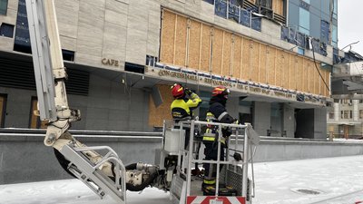 Росіяни влучили в готель Kharkiv Palace у Харкові 30 грудня: фоторепортаж Росіяни влучили в готель Kharkiv Palace у Харкові 30 грудня: фоторепортаж