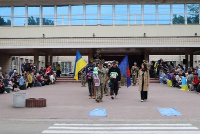 У Новоукраїнці на Кіровоградщині попрощалися з двома військовими У Новоукраїнці на Кіровоградщині попрощалися з двома військовими