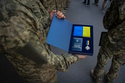 У Дніпрі нагородили 12 бійців Сил спеціальних операцій ЗСУ У Дніпрі нагородили 12 бійців Сил спеціальних операцій ЗСУ