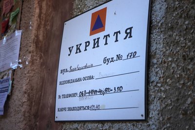У Вінниці демонтують грати та перегородки, які блокували доступ до укриттів У Вінниці демонтують грати та перегородки, які блокували доступ до укриттів
