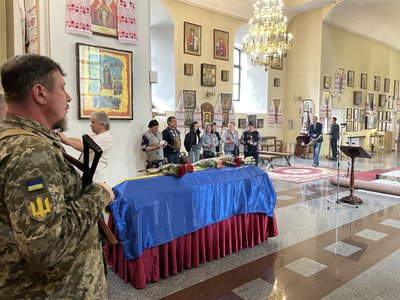 У Полтаві прощаються із двома військовими Юрієм Строчаком та Андрієм Білком У Полтаві прощаються із двома військовими Юрієм Строчаком та Андрієм Білком