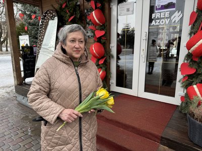 Білі, рожеві, жовті, червоні: у Полтаві продають тюльпани, аби зібрати гроші на авто для ЗСУ Білі, рожеві, жовті, червоні: у Полтаві продають тюльпани, аби зібрати гроші на авто для ЗСУ