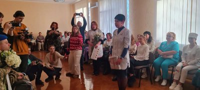 У Житомирській лікарні одружилися військовослужбовці Валентин та Ірина У Житомирській лікарні одружилися військовослужбовці Валентин та Ірина