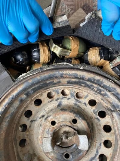 У Франції викрили мережу торгівлі автоматами Калашникова з Балкан У Франції викрили мережу торгівлі автоматами Калашникова з Балкан