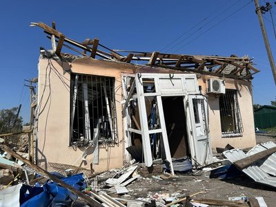 "Накриваю її плюшевим ведмедиком" — жителька Дніпропетровщини, яка під обстрілами доглядає матір з інвалідністю "Накриваю її плюшевим ведмедиком" — жителька Дніпропетровщини, яка під обстрілами доглядає матір з інвалідністю