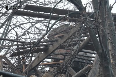 Стеля впала, балки тріснули, речі стали сміттям: зруйнований будинок в Одесі після атаки РФ Стеля впала, балки тріснули, речі стали сміттям: зруйнований будинок в Одесі після атаки РФ