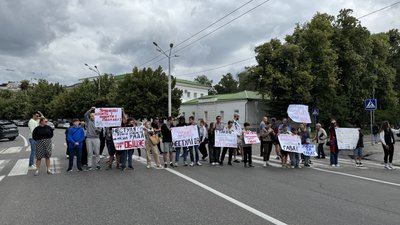 У центрі Полтави перекрили рух через проведення акції протесту