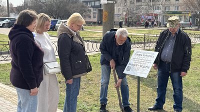 36 дерев за кожен прожитий рік: у Кропивницькому висадили алею сакур і слив у пам’ять про загиблого бійця 36 дерев за кожен прожитий рік: у Кропивницькому висадили алею сакур і слив у пам’ять про загиблого бійця