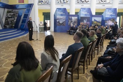 У Києві учасникам добровольчих батальйонів вручили медалі "Честь. Слава. Держава"